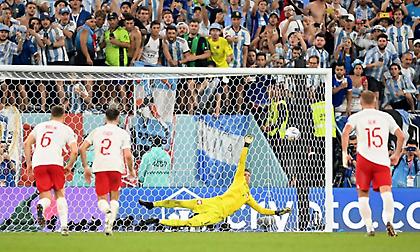 Πρώτος που αποκρούει δύο πέναλτι σε Μουντιάλ από το 2002 ο Σέζνι