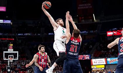 «Πάτησε» την Αρμάνι η Μπασκόνια και «φουλάρει» για οκτάδα