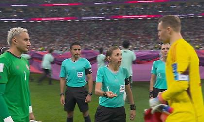 Έγραψε ιστορία η Φραπάρ: Πρώτη γυναίκα που σφυρίζει σε Παγκόσμιο Κύπελλο!