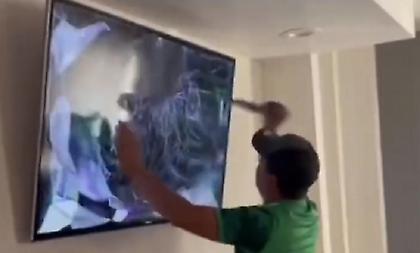 Μεξικανός… μαχαίρωσε την τηλεόραση μετά τον αποκλεισμό!