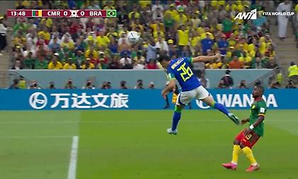 Η εντυπωσιακή επέμβαση του Επασί σε κοντινή κεφαλιά του Μαρτινέλι