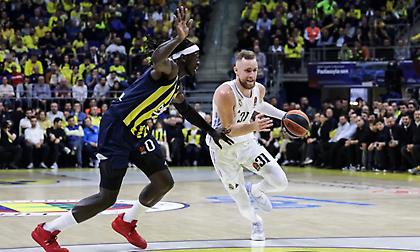 «Βασιλική» παράσταση της Ρεάλ μέσα στη Φενέρ!