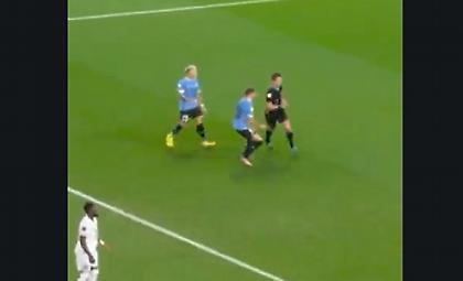 Το… παράκανε ο Βαλβέρδε με τον προκλητικό πανηγυρισμό μπροστά στον διαιτητή!