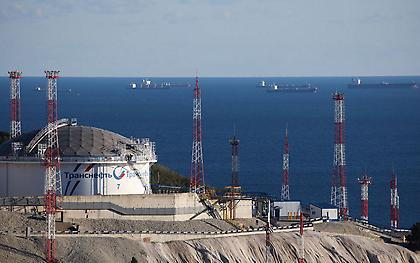 Ε.Ε., G7, Αυστραλία: Πώς θα εφαρμοστεί το πλαφόν των 60 δολαρίων στο ρωσικό πετρέλαιο