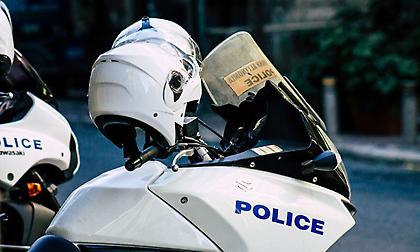 Επεισοδιακή καταδίωξη στην Αττική Οδό: Τραυματίστηκε αστυνομικός