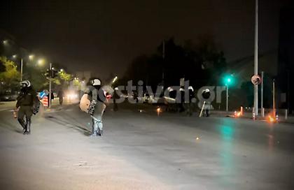 Επεισοδιακή νύχτα στη Θεσσαλονίκη: Επίθεση με μολότοφ σε διμοιρία των ΜΑΤ