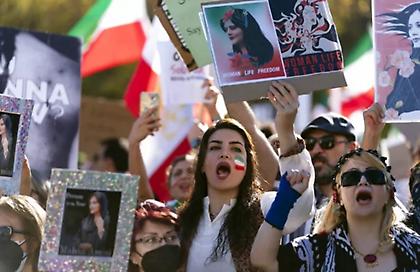 Ιστορικό βήμα στο Ιράν: Καταργείται η διαβόητη αστυνομία ηθών