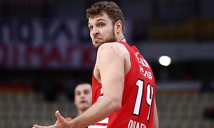 Σάσα Βεζένκοφ: Μπορεί κανείς να σταματήσει τον MVP στο ντέρμπι;