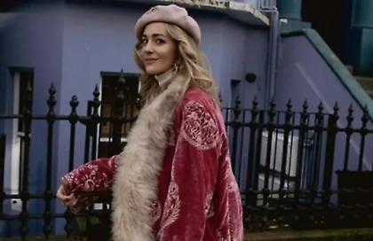 Νατάσα Μποφίλιου: Έβαλε φωτιά στο Twitter με το γούνινο παλτό