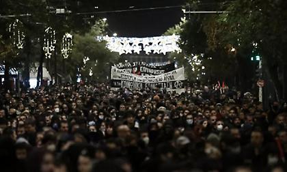 Επέτειος δολοφονίας Αλ. Γρηγορόπουλου: Σε εξέλιξη η πορεία - Ισχυρές οι αστυνομικές δυνάμεις