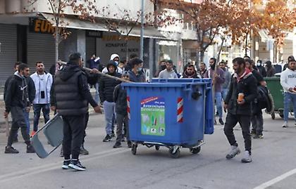 Ρομά από διάφορες περιοχές της Ελλάδας καταφτάνουν στη Θεσσαλονίκη για τον 16χρονο