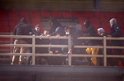 Ένταση και άγριο ξύλο μεταξύ των οπαδών της ΑΕΚ και της Ρετζιο Εμιλια (pics)