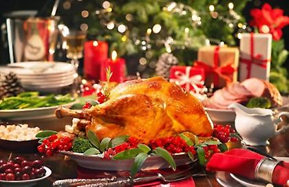 Εορταστικό καλάθι: Εκτός μελομακάρονα και κουραμπιέδες - Τι θα περιλαμβάνει για το γιορτινό τραπέζι