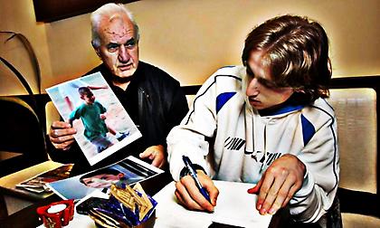 Η... πελάτισσα Βραζιλία και το αυτόγραφο του Μόντριτς στον παππού του Λιβάκοβιτς