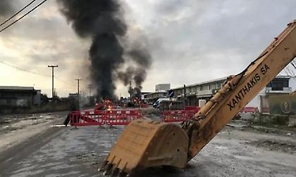 Επεισόδια και συγκεντρώσεις από τους οργισμένους Ρομά - Από μια κλωστή κρέμεται η ζωή του 16χρονου