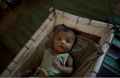 Μετανάστρια γέννησε πάνω στο πλοίο που την είχε περισυνελέξει από τη Μεσόγειο