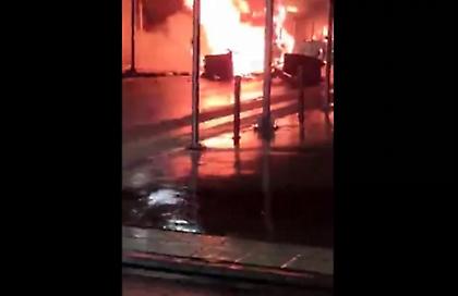 Άλλη μια νύχτα επεισοδίων-Στις φλόγες αστικό λεωφορείο στα Άνω Λιόσια για τον 16χρονο Ρομά