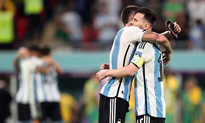 Επικό βίντεο με τον… μπράβο του Μέσι, Ντε Πολ, να ξηλώνει κολώνες στον δρόμο!