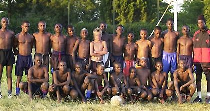 Ο Γκουιντέτι επέστρεψε στην Κένυα και αναβίωσε… φωτογραφία με την παρέα του!