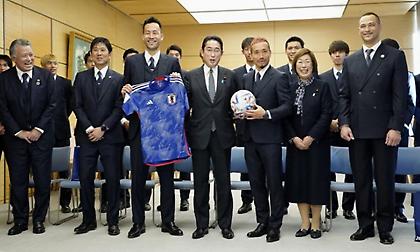 Καλωσόρισμα από τον πρωθυπουργό στην επιστροφή της η εθνική Ιαπωνίας