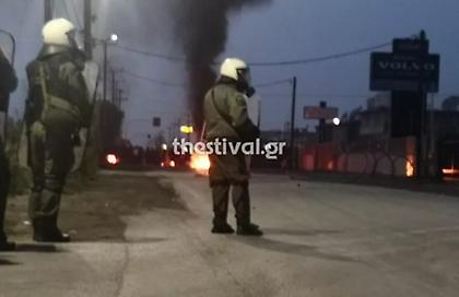 Νέος γύρος επεισοδίων στη Θεσ/νίκη: Πυροβολισμοί, φωτιές και χημικά έξω από τον οικισμό Αγίας Σοφίας