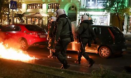 Επίθεση με μολότοφ σε διμοιρία των ΜΑΤ στα Εξάρχεια