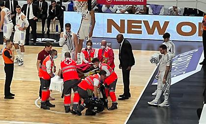 Λαχτάρησαν με Λόιντ στο Ρεάλ-Μονακό: Αποχώρησε με φορείο μετά από αγκωνιά!