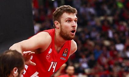 Παρέλαβε το βραβείο του MVP Νοεμβρίου ο Βεζένκοφ