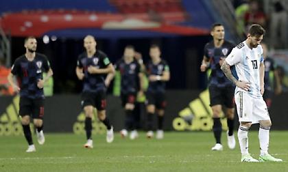 Η παράδοση των ζευγαριών των ημιτελικών του Παγκόσμιου Κυπέλλου