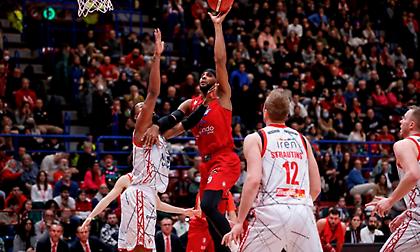 «Καθάρισε» εύκολα τη Ρετζιάνα στο ντεμπούτο του Σάκοτα η Αρμάνι!