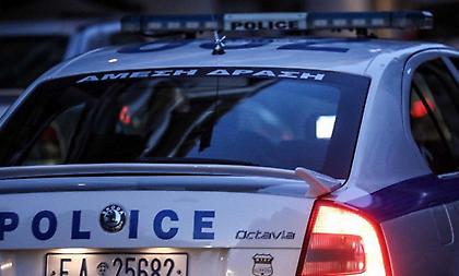 Θεσσαλονίκη: Οδηγός έριξε το αυτοκίνητό του σε έξι παρκαρισμένα οχήματα, το κλείδωσε και έφυγε...