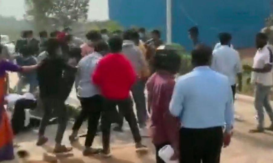 Έστειλε 100 άτομα να απαγάγουν 24χρονη υποστηρίζοντας πως είναι σύζυγός του!