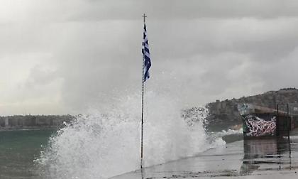Σε εξέλιξη η κακοκαιρία Gaia: 158 κλήσεις έλαβε η Πυροσβεστική