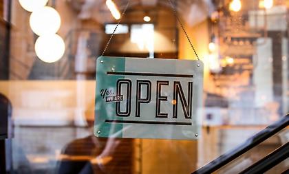 Εορταστικό ωράριο: Ανοικτά σήμερα Κυριακή 11 Δεκεμβρίου τα καταστήματα