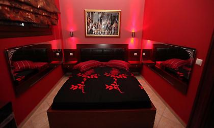 Ειδική επιχείρηση της ΕΛ.ΑΣ. σε οίκους ανοχής στο κέντρο της Αθήνας - Συνελήφθησαν 25 άτομα