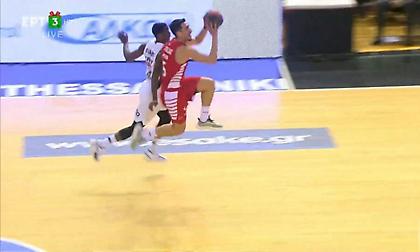 Οι τρεις βολές που κέρδισε ο Λαρεντζάκης στη λήξη του πρώτου ημιχρόνου