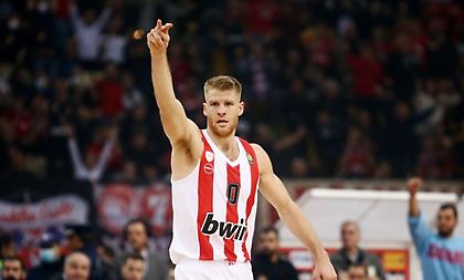 Ενοχλήσεις στη μέση ο Γουόκαπ, δεν παίζει στο 2ο ημίχρονο με ΠΑΟΚ