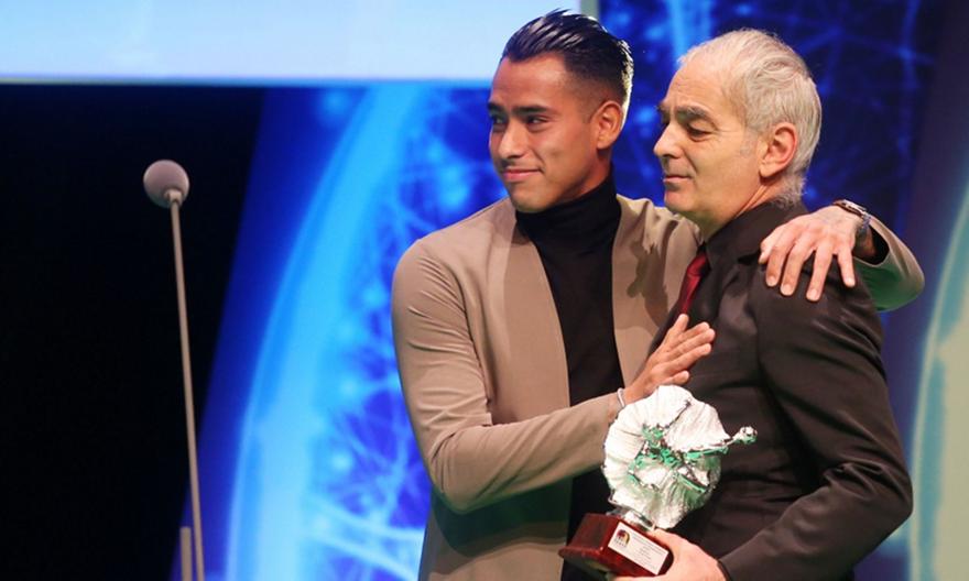 Αραούχο: Επέστρεψε το βραβείο στους γονείς του Άλκη