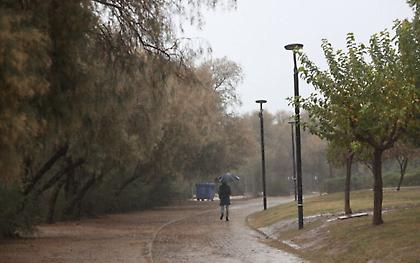 Καιρός: Καταιγίδες και δυνατοί άνεμοι – Μικρή πτώση της θερμοκρασίας