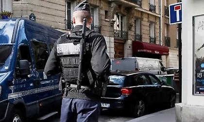 Τρεις άνθρωποι τραυματίστηκαν από άνδρα με τσεκούρι σε σούπερ μάρκετ στη Ζεμόν