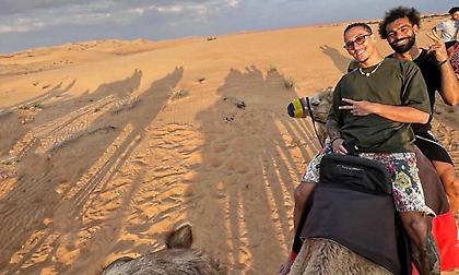 Βόλτα με καμήλα στο Ντουμπάι για Σαλάχ και Τσιμίκα