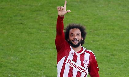 Το Καραϊσκάκη στο… πόδι για τον Μαρσέλο: Αποθέωση του Βραζιλιάνου στην αλλαγή του