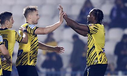 Βόλτα στη Ριζούπολη με αγριεμένο Λιβάι για την ΑΕΚ!