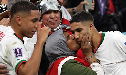 Ο Χακίμι και η μητέρα του έγιναν εντυπωσιακό γκράφιτι σε τοίχο στη Βαρκελώνη