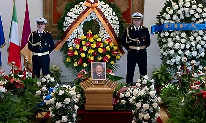 Σε λαϊκό προσκύνημα η σορός του Μιχαΐλοβιτς - Τη Δευτέρα η κηδεία του στη Ρώμη