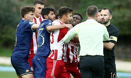 Έφυγε στο ημίχρονο από την Καλλιθέα ο Ολυμπιακός Β' σε ένδειξη διαμαρτυρίας!