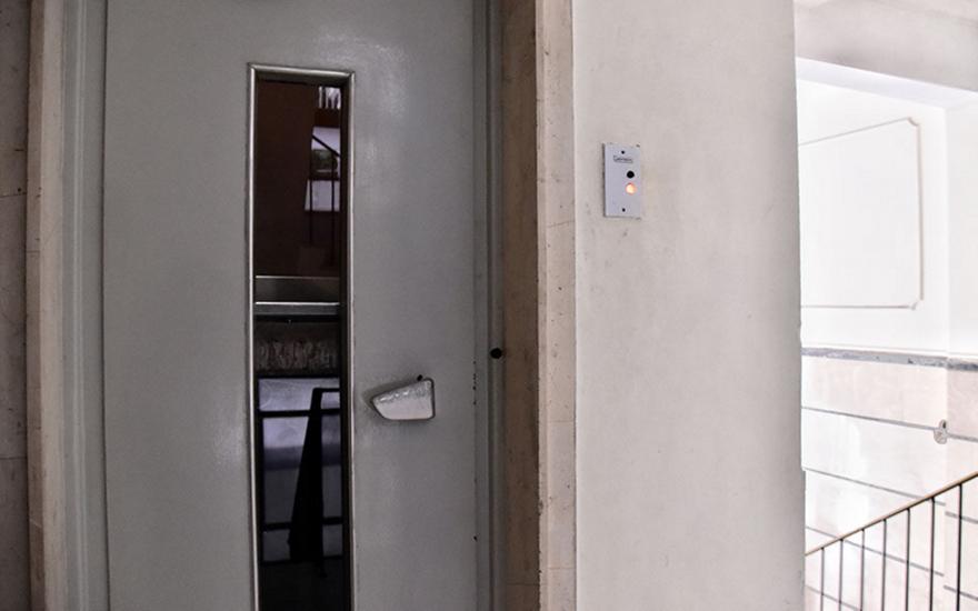 Κοζάνη: Ηλικιωμένη εγκλωβίστηκε σε ασανσέρ για 18 ώρες