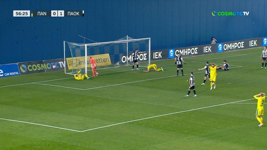 Ασύλληπτη χαμένη ευκαιρία Καρέλη, δεν μπόρεσε να σπρώξει την μπάλα στην κενή εστία εξ επαφής!