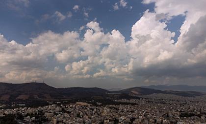 Καιρός: Γενικά αίθριος με παροδικές νεφώσεις και πιθανές βροχοπτώσεις