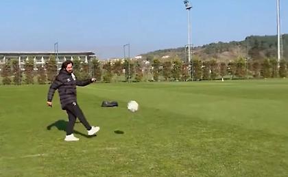 Δεν… ξεχνιέται η τέχνη: Ο Πίρλο βάζει γκολάρα στην προπόνηση της Καραγκιουμρούκ